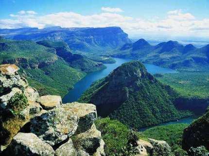 Dal 02 luglio al 03 luglio 2017 Johannesburg 1 notte Proseguimento con l auto a noleggio attraverso la Panorama Route, con immancabile sosta panoramica al Blyde River Canyon.