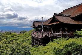 templi e fiumi di sakè! 1 Gennaio: Kyoto Mattina: visita della parte orientale di Kyoto.