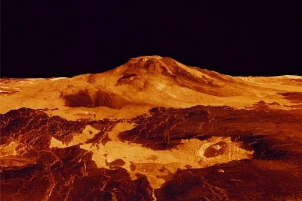 La superficie di Venere presenta molti più vulcani della Terra e alcuni raggiungono anche i 100 km di diametro.