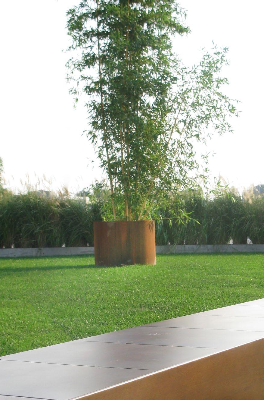 Cylinder light Carter di forma cilindrica, realizzato in corten, particolarmente indicato per l utilizzo in terrazze, giardini, parchi e spazi urbani.
