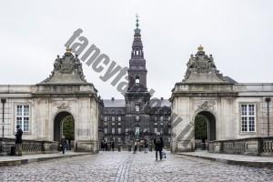 Cosa vedere a Copenaghen Le 10 migliori attrazioni! 1) Il Palazzo di Christiansborg (attuale sede del Parlamento).