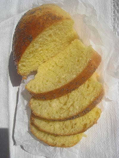 Allora ieri girovagando per i blog passo da Benedetta del blog FASHION FLAVORS e ci trovo una bella torta brioches dove ha inserito dei pezzetti di mela.