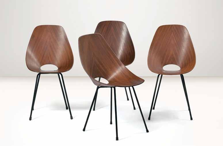 822 FRATELLI TAGLIABUE Vittorio Nobili Set di quattro sedie in compensato curvato modello Medea, struttura in metallo verniciato