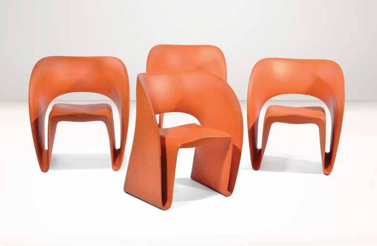 825 DRIADE Ron Arad Quattro sedie in polietilene in rotational moulding della serie ravioli, adatta per esterni.
