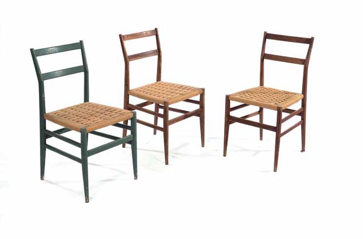 845 CASSINA Gio Ponti Tre sedie leggera in legno di frassino per la struttura e in paglia per la seduta.