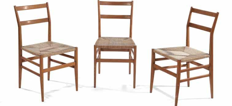 000 844 CASSINA Gio Ponti Tre sedie leggera in legno di frassino per la struttura e in paglia per la seduta.