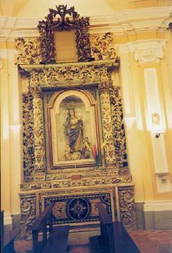 CULTURA Itiner tinerari del Sacr S acro 4 pinti su tela: la Madonna col Bambino e S. Lucia attribuiti al pittore Girolamo Cenatiempo (sec. XVIII), due oli su tela: la Madonna del Carmine (sec.