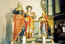 A sinistra si notano l olio su tela della Madonna in gloria (1776) di G.