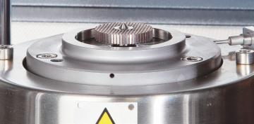Strumento conforme alle Norme: ASTM D1646; ISO 289-1; ISO 289-2; ISO 289-4; Descrizione Il viscosimetro Mooney è uno strumento a disco rotante che permette di misurare Viscosità, Prevulcanizzazione