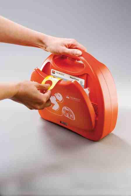 Velocità L'avvio automatico del defibrillatore al sollevamento del coperchio e