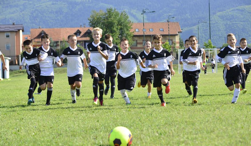 Juventus Training Experience PROGRAMMA DEGLI ALLENAMENTI Briefing e riscaldamento Sessione di allenamento Partita finale *Personal programme Spiegazione degli obiettivi dell allenamento da parte del