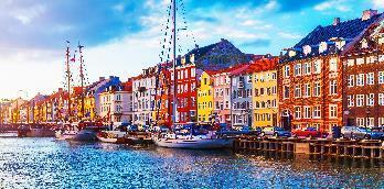 Volo per Keflavik con scalo a Copenaghen e city tour della città con guida locale in italiano. Arrivo e trasferimento privato alla struttura.