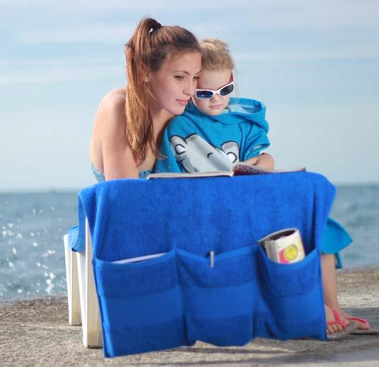 Aperta diventa un telo da mare con tasca per i tuoi accessori da portare in spiaggia.