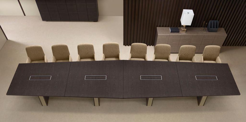 DECK EXECUTIVE Il tavolo riunione modulare trapezoidale (dim. 640x120/160) rappresenta una soluzione innovativa ed originale per sale riunioni di grandi dimensioni.