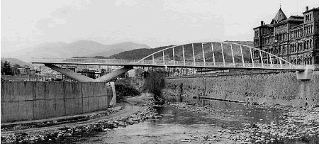 Ponte sul fiume Ter, La