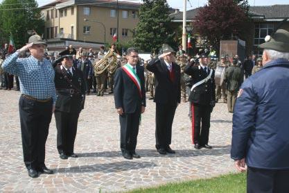 Verso i nostri alpini ed alpine in servizio, proviamo simpatia e vicinanza, essendo essi i nostri eredi.