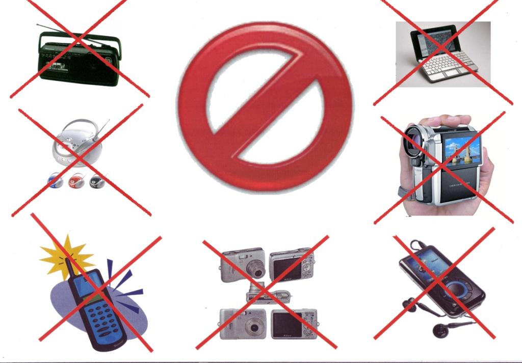 Oggetti vietati Cellulari Radio / lettori CD / ipod Videocamere / macchine fotografiche Gessi Pennarelli indelebili Nastri Medicinali (ammessi solo