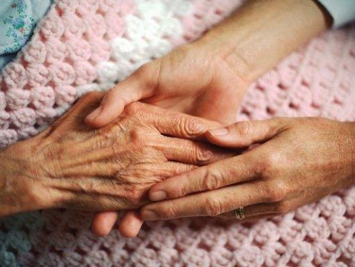 Il nursing geriatrico coinvolge diversi aspetti della vita del paziente: Comunicazione Alimentazione Igiene e