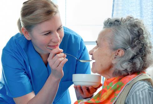 Alimentazione È uno dei bisogni primari dell uomo.