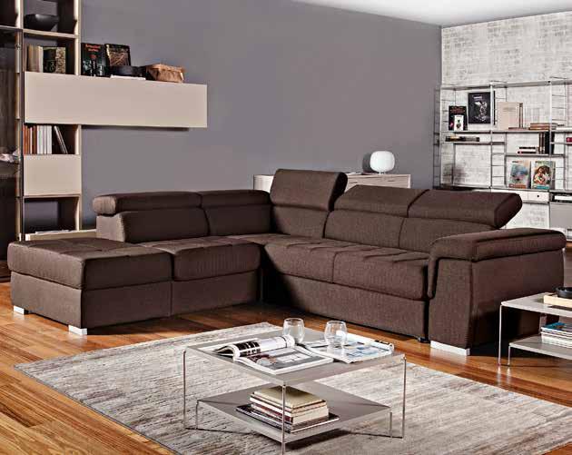 040 6 NESBYEN Divano angolare in tessuto sfoderabile con pouf contenitore. Misure L 315/265 P 114 H 75/93 cm.