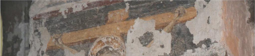Dipinti murali e intonaci decorati Lacerti di dipinti murali risalenti al periodo di fondazione dell edificio, sono visibili nella