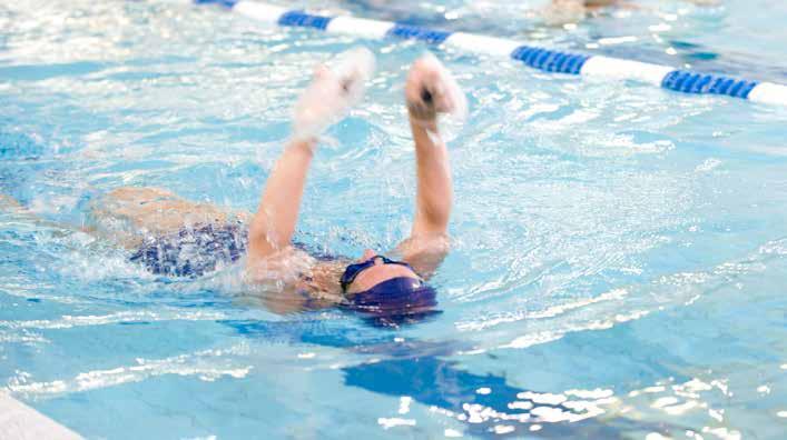 LIBERO LIBERO: possibilità di accedere alla piscina nelle fasce orarie indicate per nuotare liberamente FAMILY: possibilità di accedere alla piscina con i bambini accompagnati dai genitori usufruendo