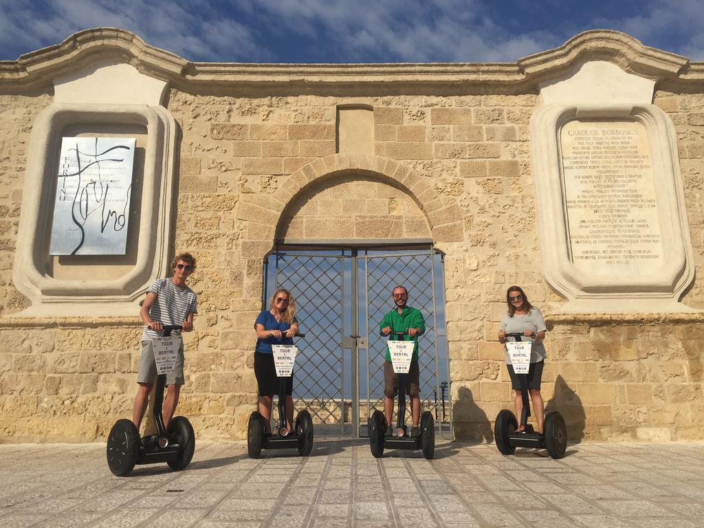 bari in segway A B scopri bari ed i suoi luoghi più suggestivi ed autentici con una guida esperta C assapora i prodotti tipici: formaggi, salumi, vino primitivo, gelato artigianale D immergiti nell