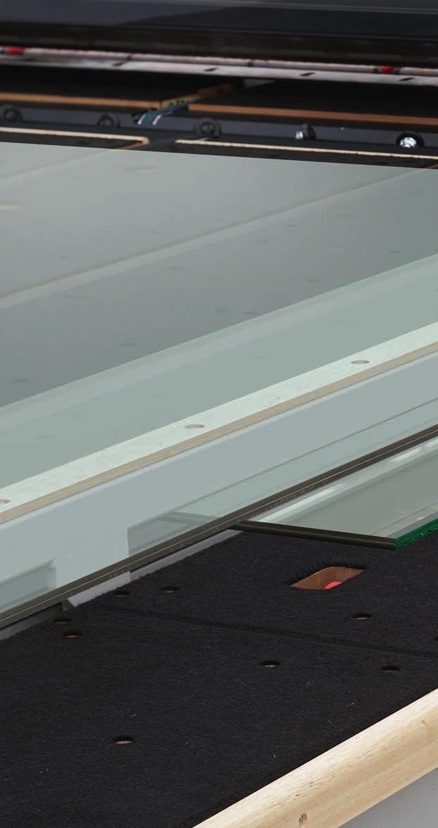 INTERMAC TECHNOLOGY Le Comby sono linee integrate in spazi ridotti, per il taglio sia di vetro monolitico che laminato, ad alta produttività e