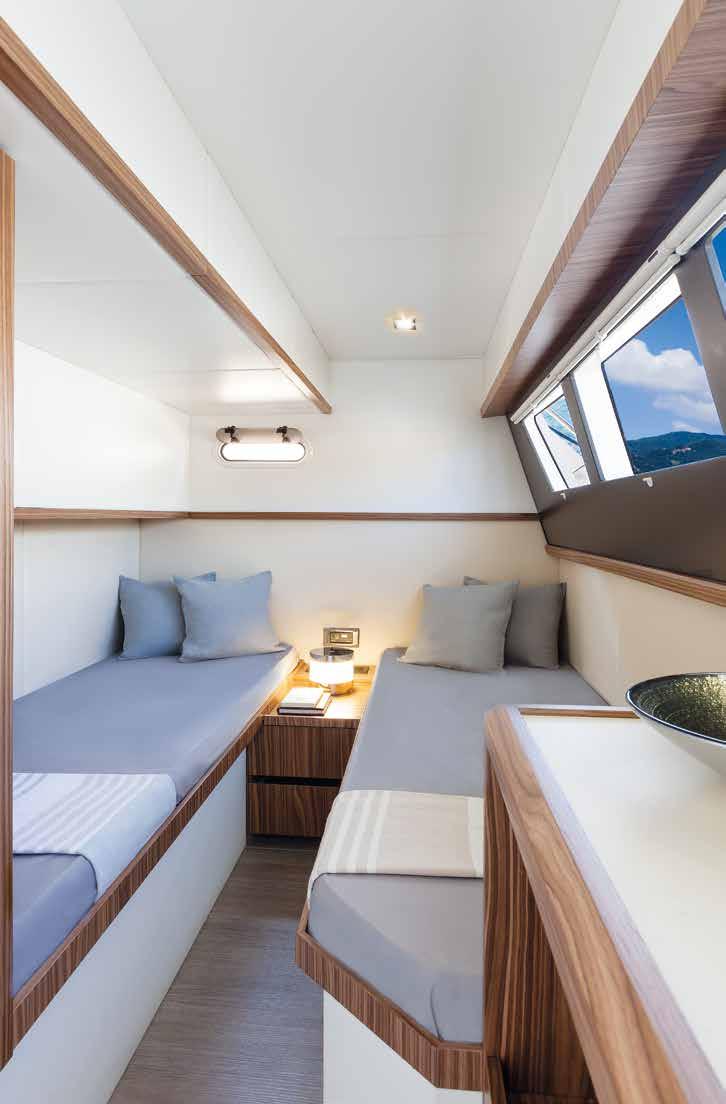 ABSOLUTE 60 FLY To continually improve its models, Absolute reserves the discretion to produce on its own boats all the suitable variations, also in waiver to the specifications contained in