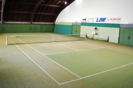 STRUTTURE: 3 campi da tennis di cui: 1 in terra rossa all aperto 1 in sintetico all aperto 1 in sintetico in