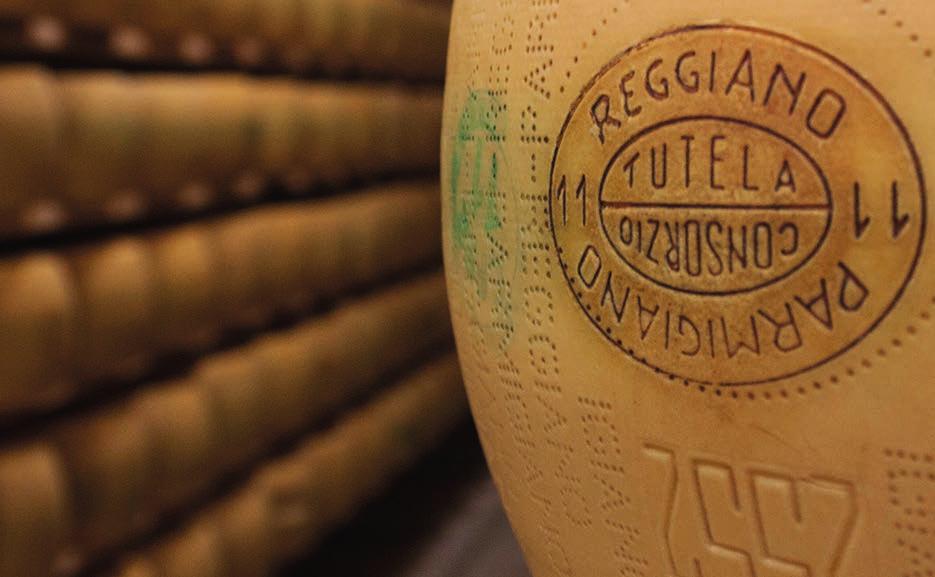 PARMIGIANO REGGIANO D.O.P 36 MESI PRATI STABILI Tipologia: Parmigiano Reggiano D.O.P. Stagionatura: 36 mesi Zona di produzione: Bibbiano, Reggio Emilia - Italia Ingredienti: latte di vacca, sale e caglio.