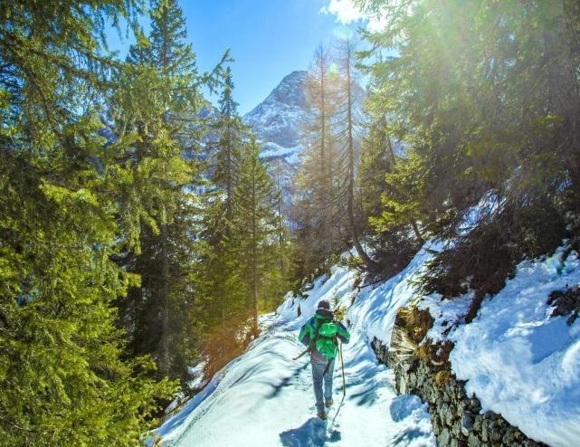 AMBIENTE CIRCOSTANTE Vicino all imponente Regina delle Dolomiti, il Principe Marmolada rappresenta la meta perfetta per chi intende rilassarsi e divertirsi circondato dal verde e da incantevoli