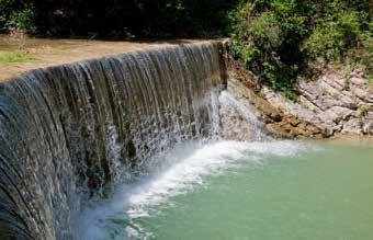 4 - Il Torrente Tescio Vicino al sentiero che va verso la Radura del Terzo Paradiso, c è il Torrente Tescio. Il torrente è un piccolo fiume.