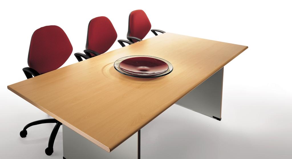 Meeting i tavoli Il tavolo riveste un ruolo fondamentale nell'arredoufficio, in quanto viene