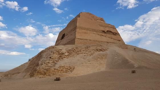 Piramide di Meidum 11 GIORNO - 19 DICEMBRE 2018 Dopo prima colazione, viaggio a Saqqara (piramide