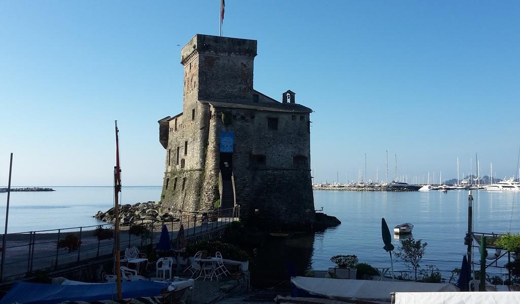 "Portobello". Fondata in epoca romana con il nome di Segesta, è oggi celebre per il "Premio Andersen", il più importante concorso letterario dedicato alle letture per bambini e ragazzi.