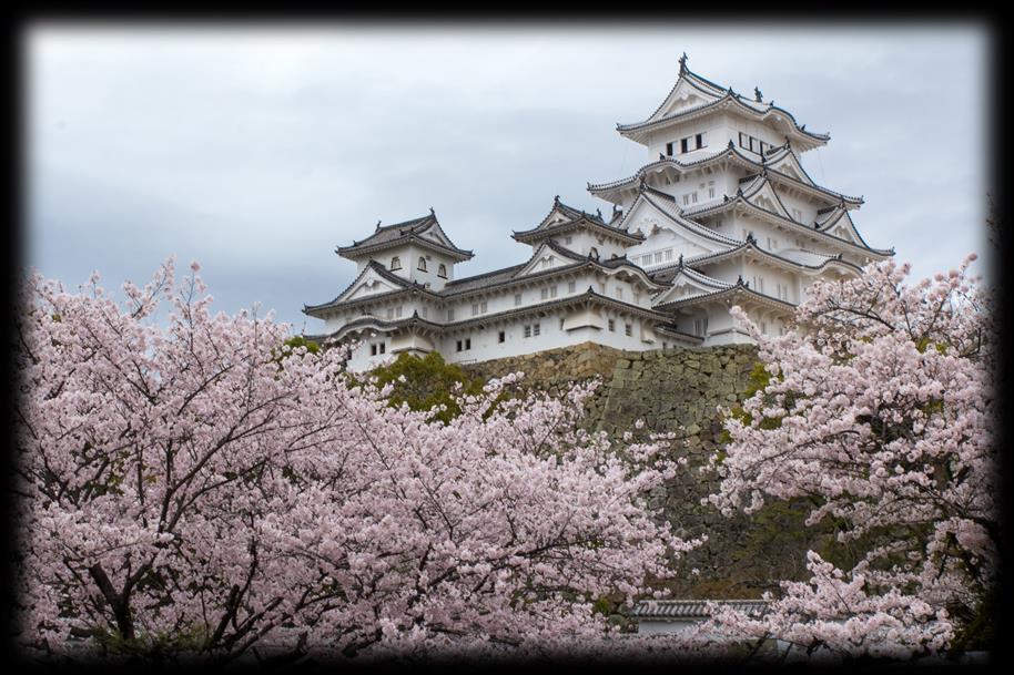 Visiteremo il castello di Himeji, patrimonio mondiale dell UNESCO, uno dei pochissimi rimasti integri durante la seconda guerra mondiale; per poi raggiungere l isola di Miyajima dove convivono uomini