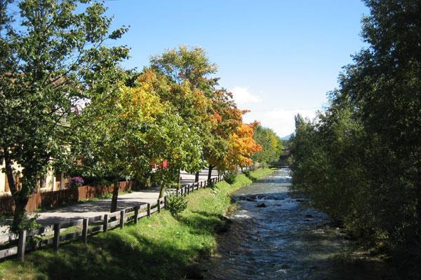 Da qui si fa ritorno all hotel. 6 giorno: dalla Val Casies a Villabassa/Dobbiaco (circa 30 km in bici) Un comodo trasporto la porta fino al punto di partenza alla fine della valle di Casies.