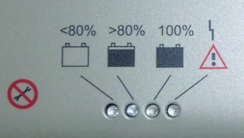 BATTERIA Quando la batteria è carica, deve essere scollegata in questo modo: 1º Scollegare il caricatore dalla fonte di elettricità. 2º Scollegare il caricatore dal ciclomotore.