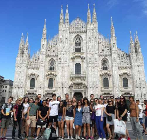 15 domenica Alla scoperta della vicinissima Milano Milano è una metropoli di più di 1 milione di abitanti situata a un ora di