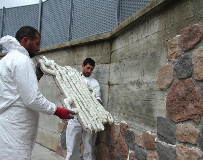 eu Il rivestimento in pietra ricostruita va posato non prima di 5/7 giorni dal termine della posa dei pannelli termoisolanti. B.