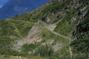 di Formica (1218 m) per poi giungere all Alpe Scoggione (1575 m), località posta sotto la cima Legnone, versante nord, su un dosso naturale che gode di una panoramicità a