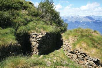 971 m Capanna sociale Legnone Il percorso: Da Delebio, località Torrazza si segue la mulattiera militare alquanto ripida, utilizzata in passato per lo strascico del legname che ne ha levigato le