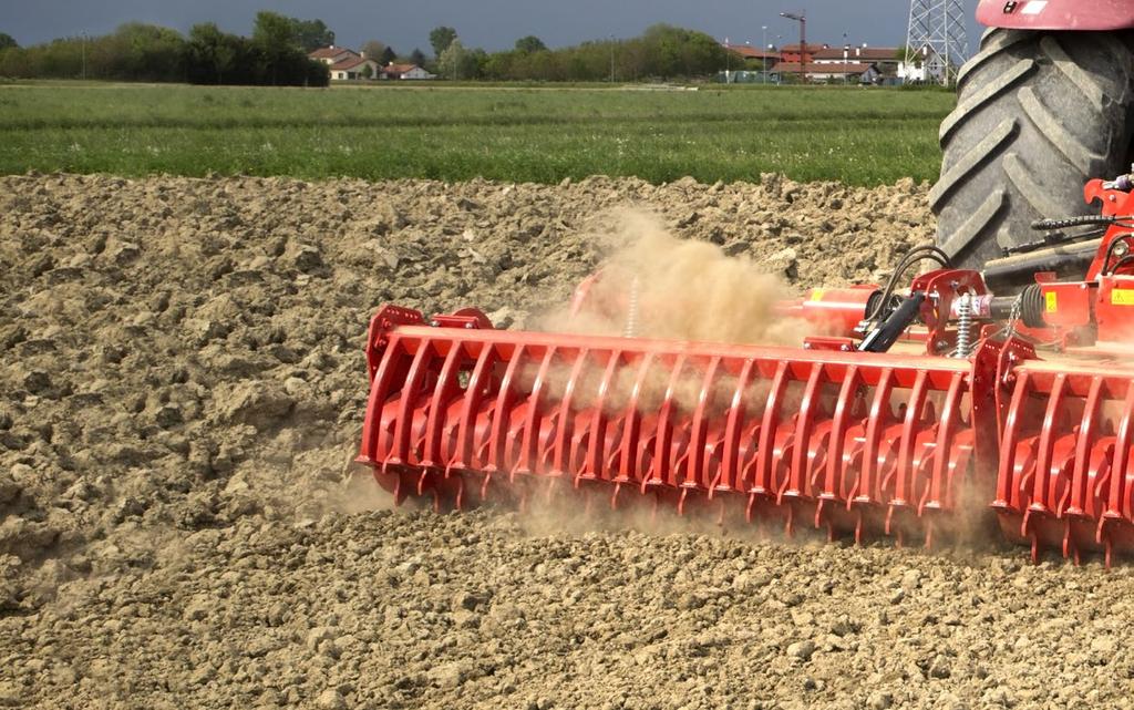 Telaio pieghevole da 120 a 240 CV PUMA è una zappatrice pieghevole robusta ma leggera, dedicata alle aziende di dimensioni medio grandi e ai contoterzisti, poiché consente