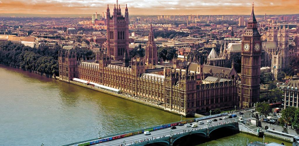 - CORSI DI LINGUA - LONDRA, INGHILTERRA La capitale inglese è una città dalle mille sfaccettature, che renderà il tuo soggiorno e corso di lingua ancora più