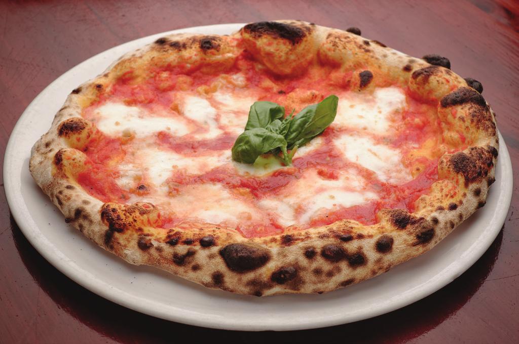 PIZZA Programma: Impasto Ingredienti per 2 pizze da 30cm di diametro 280ml d acqua 2 cucchiai d olio extravergine di oliva 450gr di farina bianca 1 ½ cucchiaino di sale ½ cucchiaino di zucchero