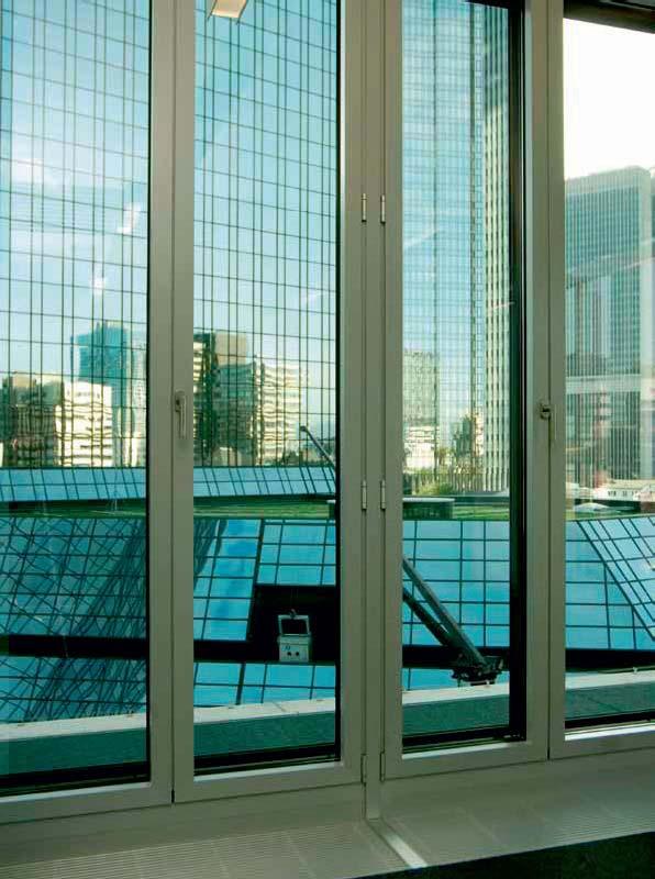 GQKL Negli edifici moderni cresce l esigenza di climatizzazione estiva grazie all aumento dell isolamento delle strutture e alla maggior importanza assunta dai carichi termici interni.