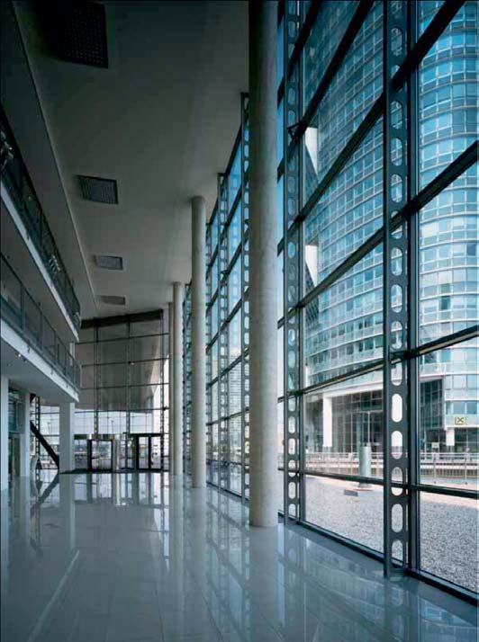GQKM Negli edifici moderni cresce l esigenza di climatizzazione estiva grazie all aumento dell isolamento delle strutture e alla maggior importanza assunta dai carichi termici interni.