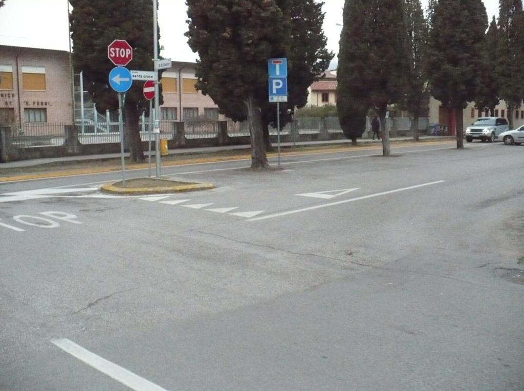 Spazio di manovra in via Gobbi.