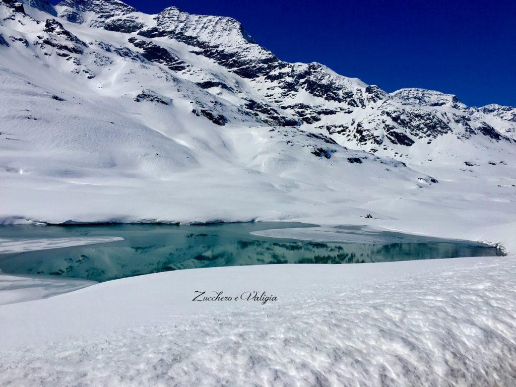 Il Lago Bianco è un lago artificiale e uno spartiacque. Verso est, l acqua confluisce nel Mar Nero, a sud nel Mare Adriatico.